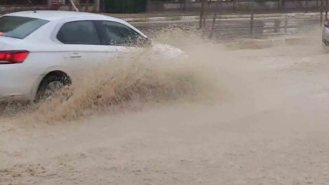 Adıyaman'da sağanak yağış etkili oldu