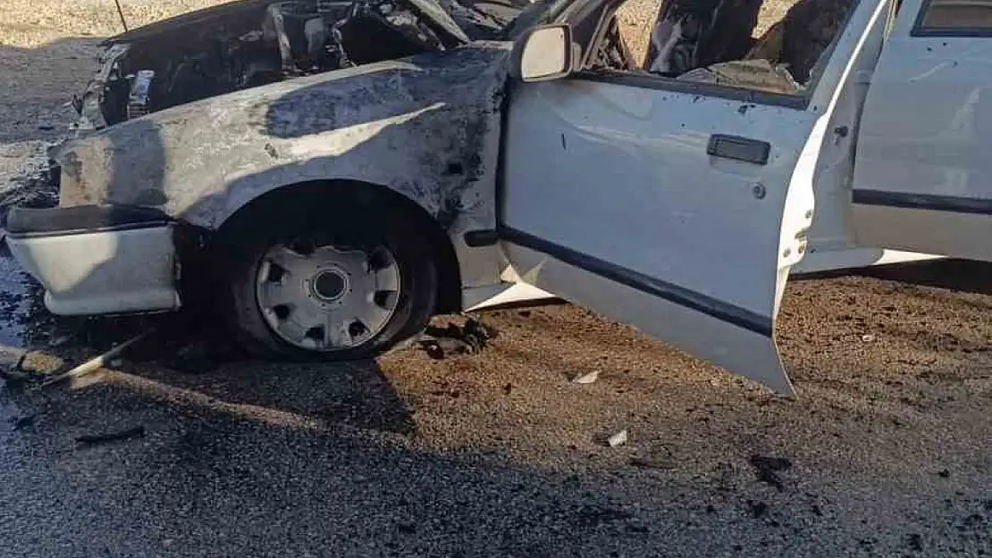 Adıyaman'da seyir halindeki otomobil alev aldı