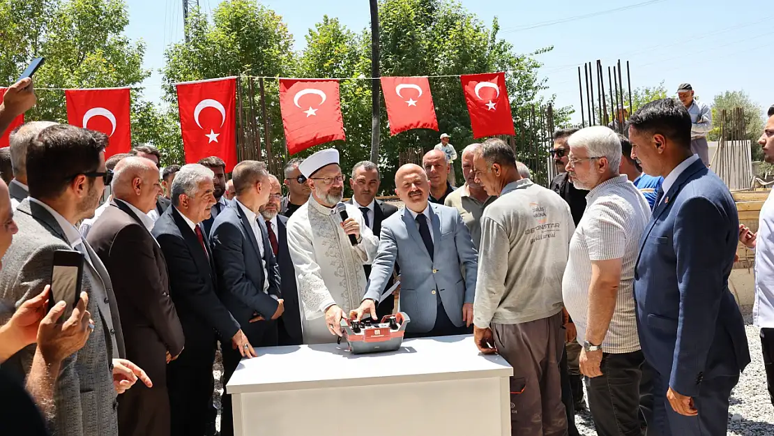 Adıyaman'da Varlık mahallesinde hayırseverler tarafından cami yaptırılıyor