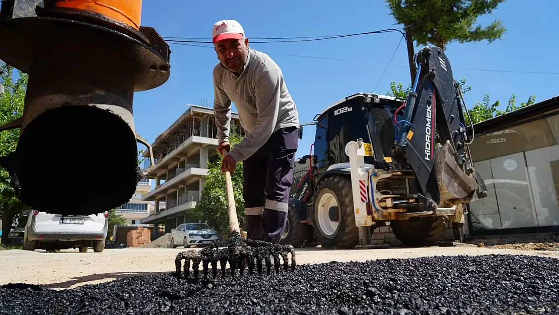 Adıyaman'da yol ve kaldırım çalışmaları sürüyor