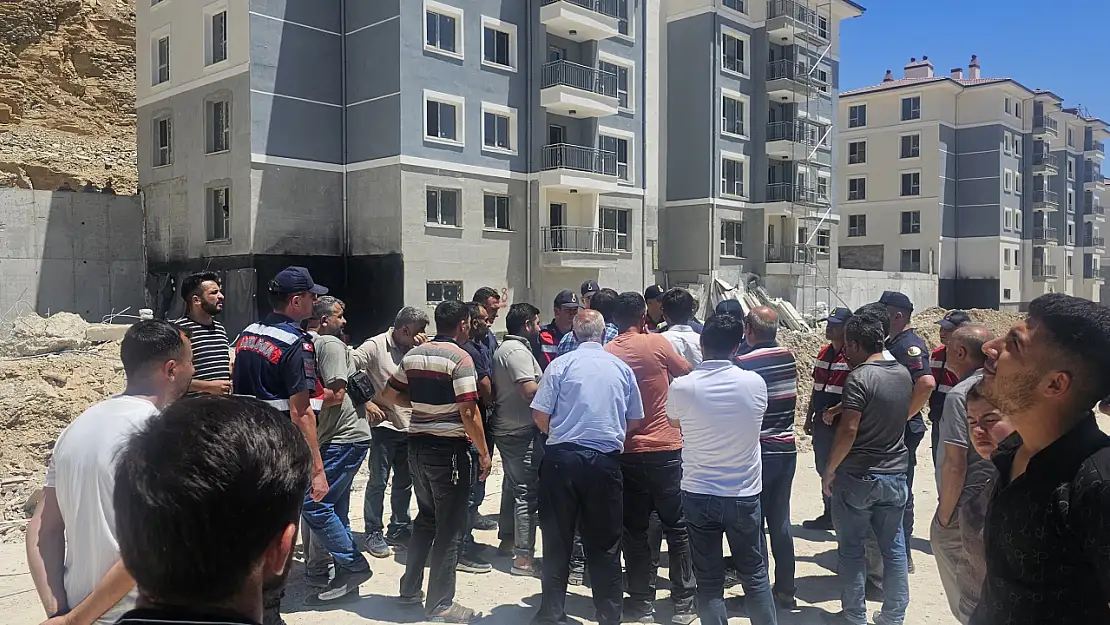 Adıyaman Gölbaşı deprem konutlarında kriz! Maaşlarını alamayan işçiler eylem yaptı