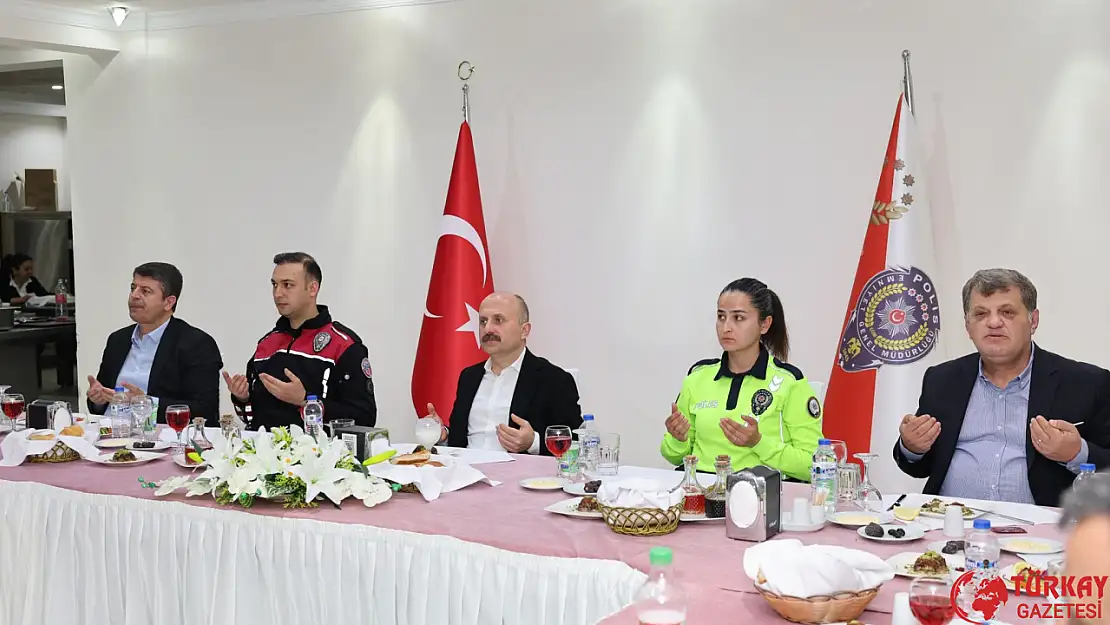 Adıyaman protokolü emniyet teşkilatıyla iftar sofrasında bir araya geldi