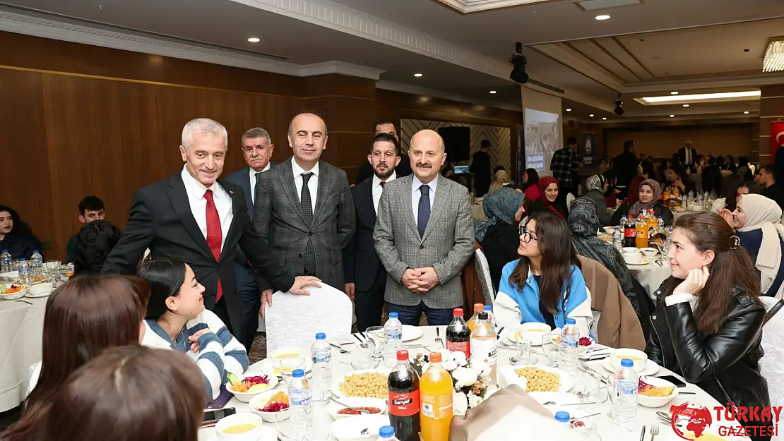 Adıyaman Protokolü üniversite öğrencileriyle iftar açtı