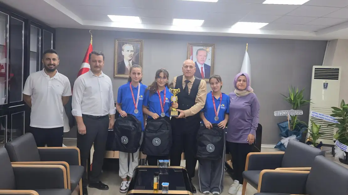 Analig tenis müsabakalarında Adıyaman kız takımı Türkiye finallerine yükseldi