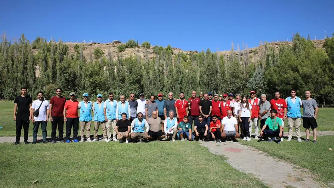 Atıcılık Nemrut Kupası şampiyonları kupa ve madalyalarını aldı