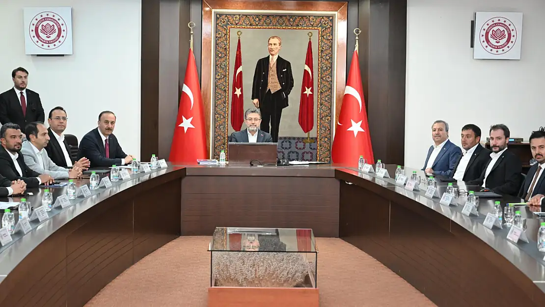 Bakan Yumaklı'dan Isparta Valiliğine ziyaret