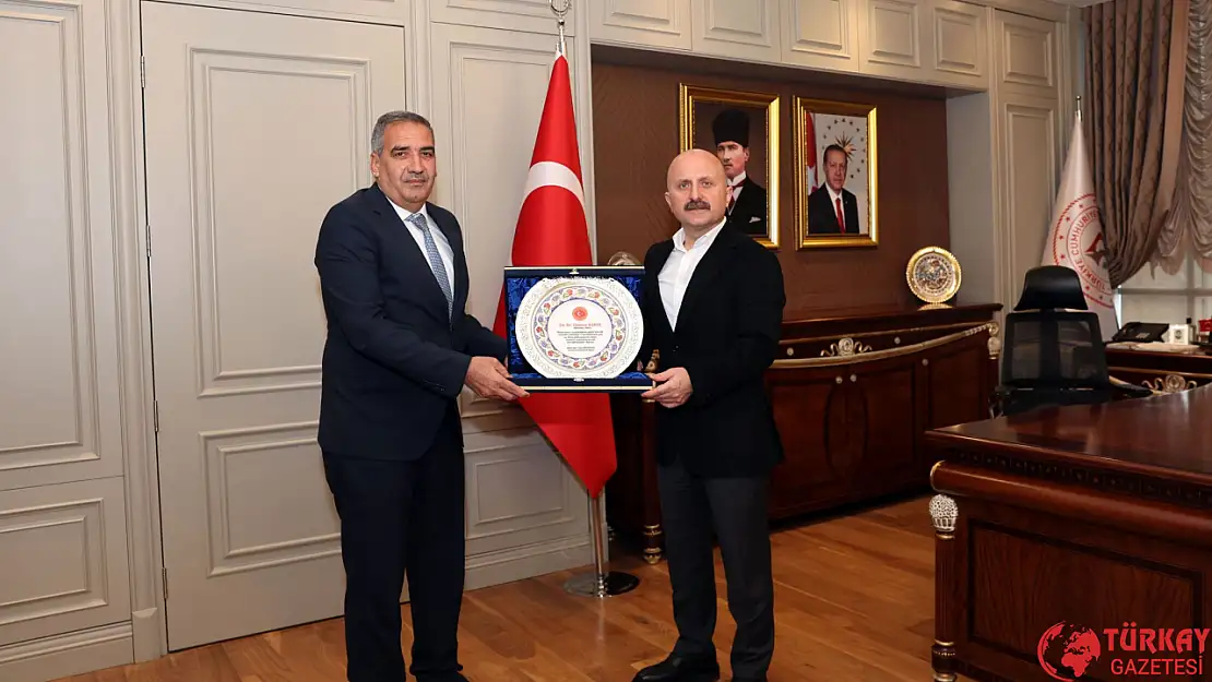 Başkan Erdoğan'dan Vali Varol'a Plaket