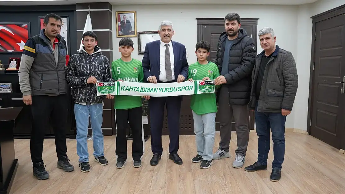 Başkan Hallaç Milli Badmintoncuları ağırladı