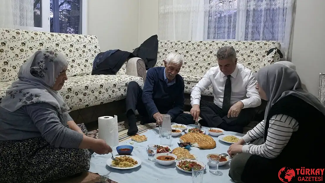 Başkan Öncebe iftarda Arslantaş ailesine misafir oldu