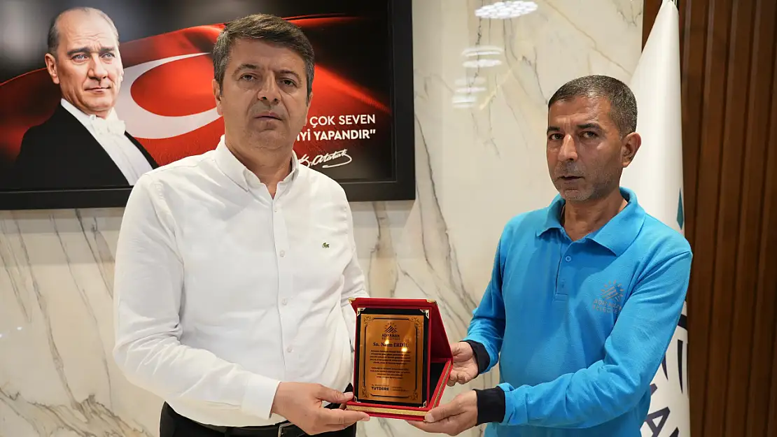 Başkan Tutdere'den onurlandıran plaket