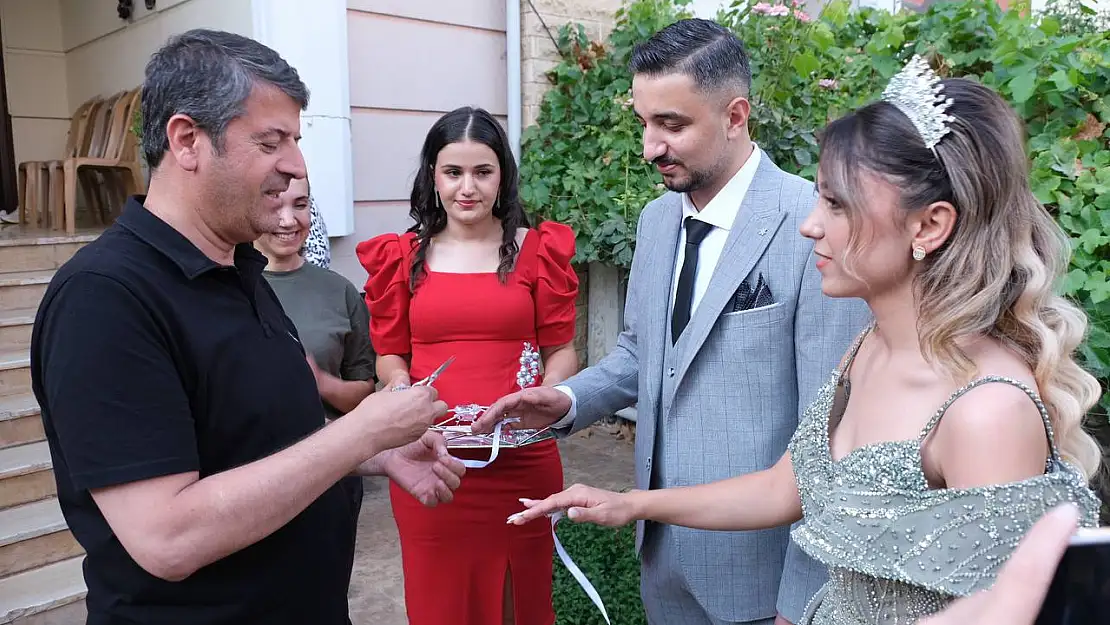 Başkan Tutdere ev hapsinde nişan yüzüğü taktı