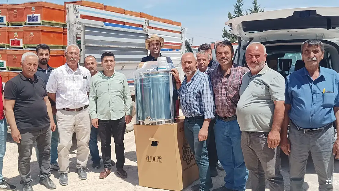Besni'de arıcılara malzeme desteği