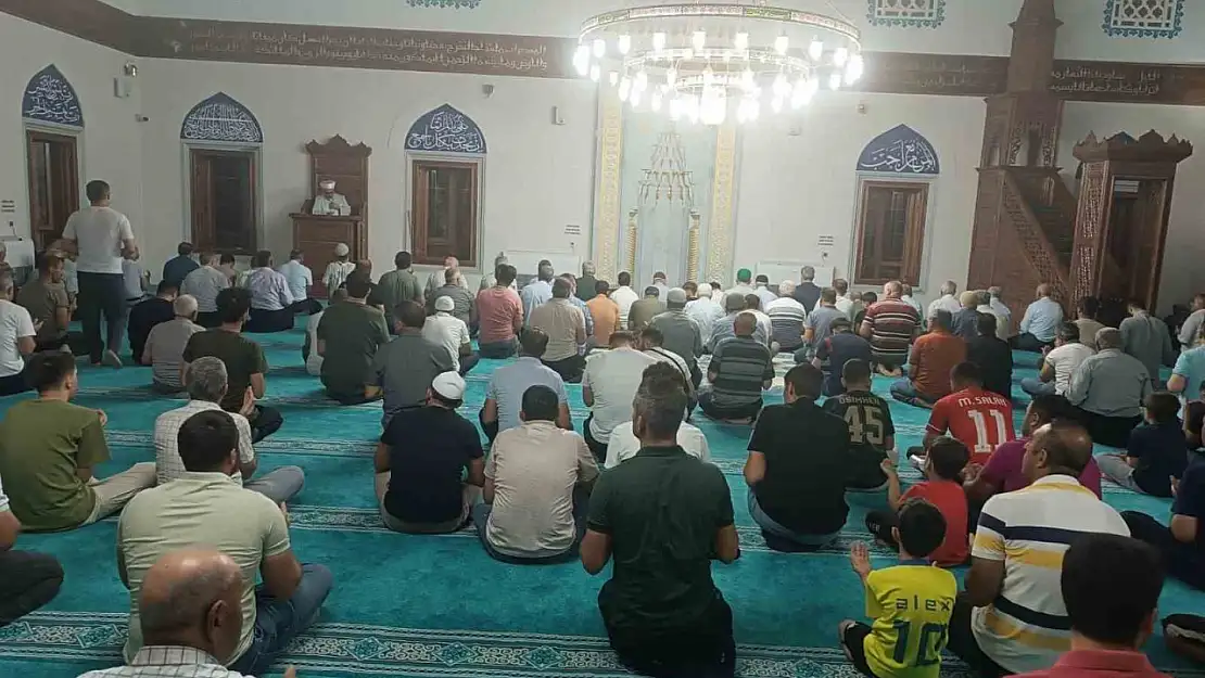 Besni'de Mevlid Kandili dualarla idrak edildi