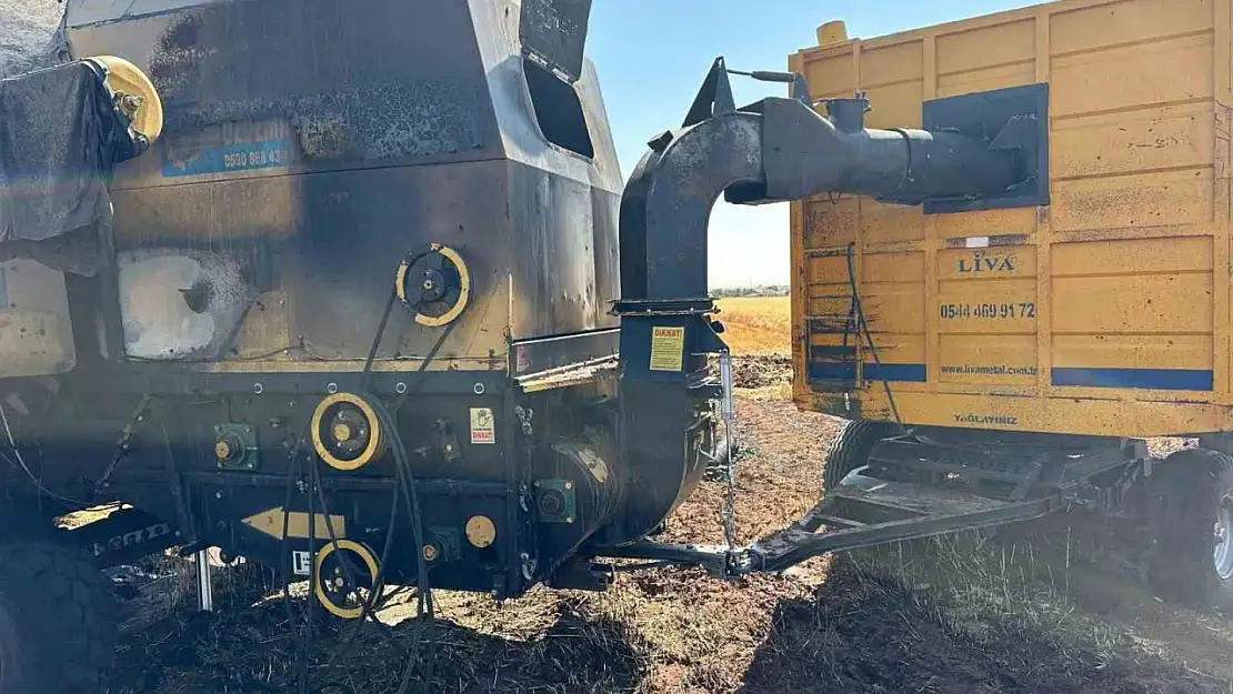 Biçerdöverin motor kısmında çıkan yangın buğday tarlasına zarar verdi