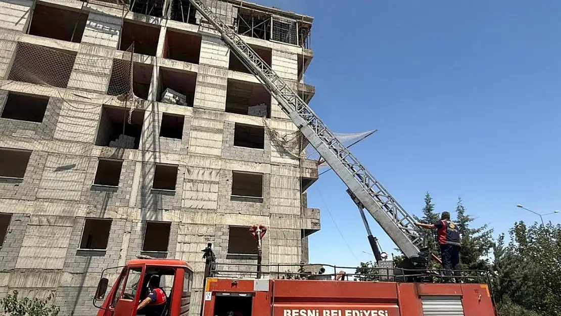 Bina inşaatında çıkan yangın korkuttu