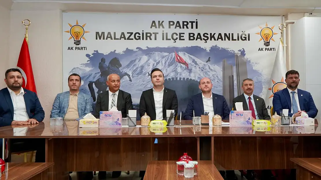 Büyükgümüş ve Alkayış'tan AK Parti Malazgirt İlçe Başkanlığına ziyaret