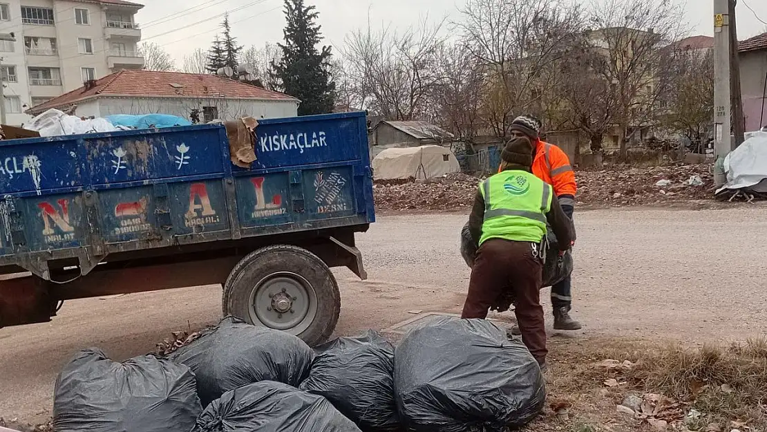 Cadde ve sokaklar temizleniyor