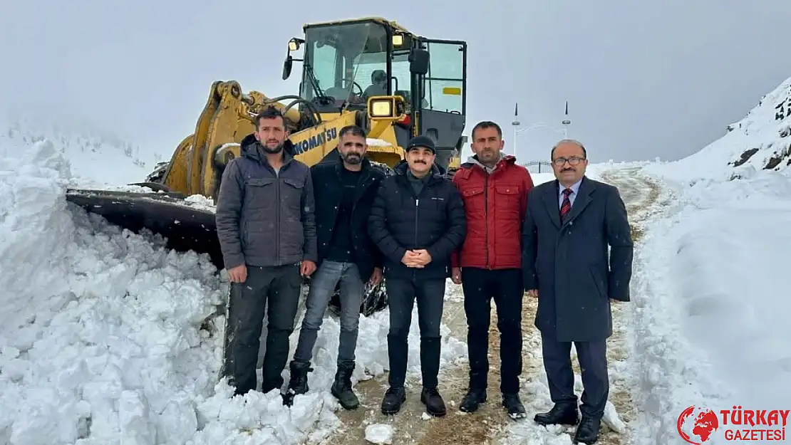 Çelikhan ilçesinde ekiplerin yoğun kar mesaisi