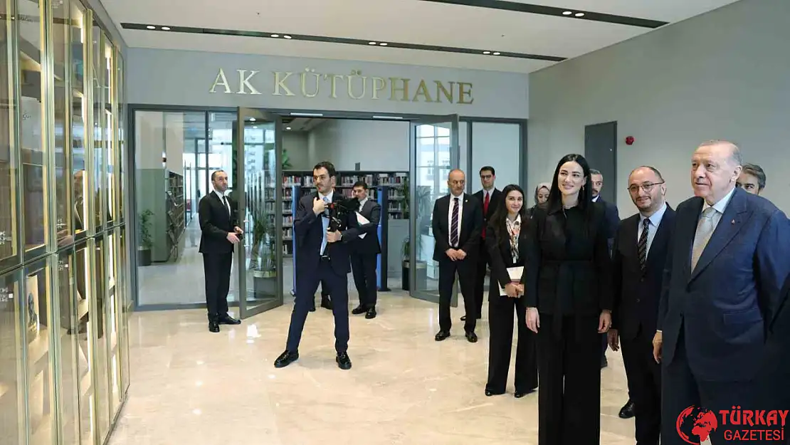 Cumhurbaşkanı Erdoğan AK Kütüphane'yi ziyaret etti