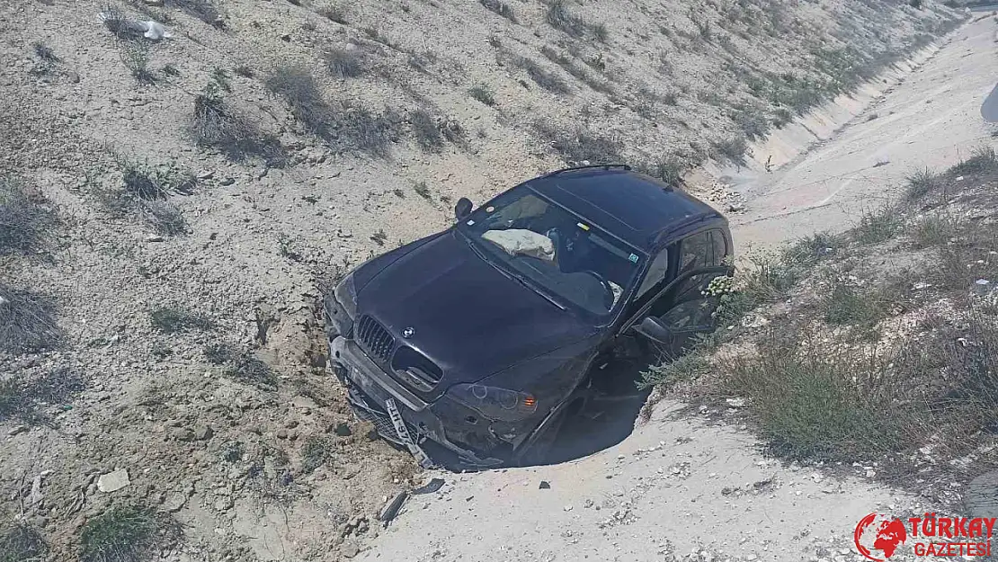 Darende'de araç yol kenarına devrildi: 1 yaralı
