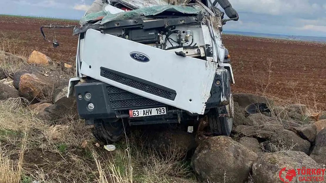 Devrilen kamyonun sürücüsü yaralandı