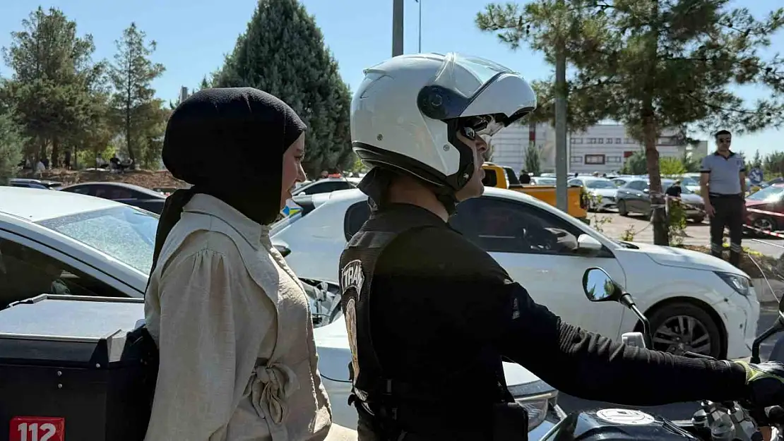 Diyarbakır'da kimliğini ve giriş belgesini unutanların imdadına polis yetişti