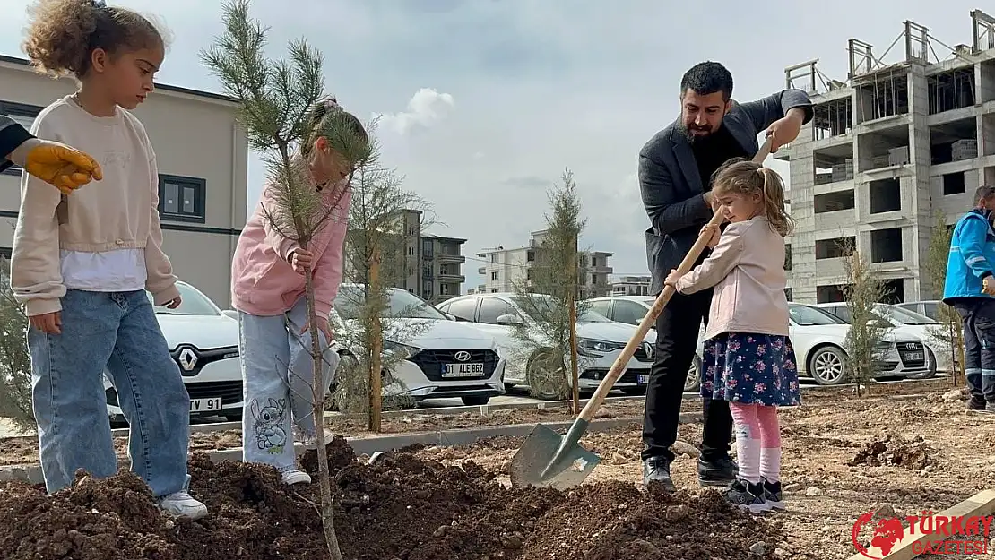 Dünya Kadınlar Günü'nde fidanlar toprakla buluştu