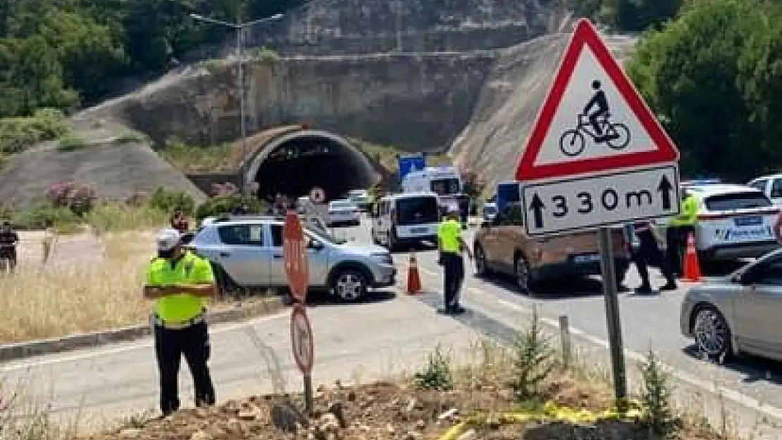 Antalya'da Kemer yolunda feci kaza: 2 ölü, 4 yaralı