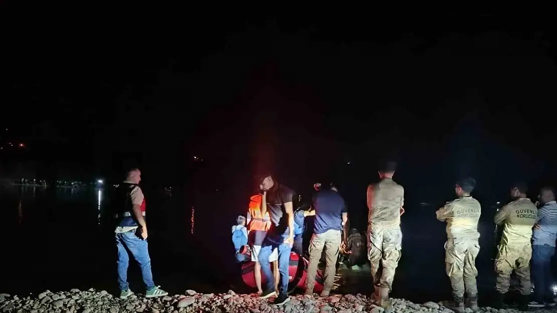 Elazığ'da balık tutmak için nehre giren şahıs akıntıya kapıldı, arama çalışması başlatıldı