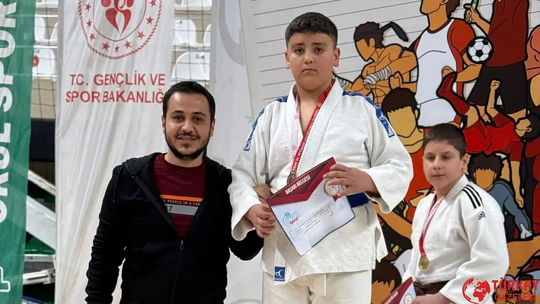 Enes Mirza Uluçay Judoda bölge ikincisi oldu