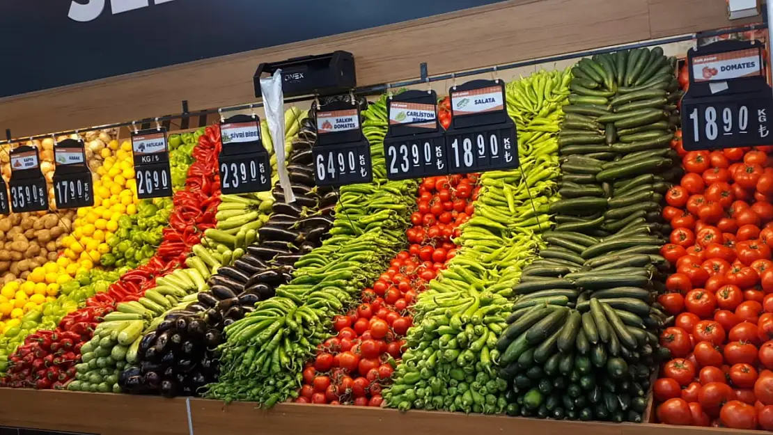 Erzurum Büyükşehir Belediyesi'nin açtığı Halk Pazarı sebze ve meyve fiyatları
