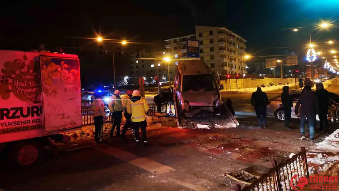 Erzurum'da feci trafik kazası! 7 kişi yaralandı