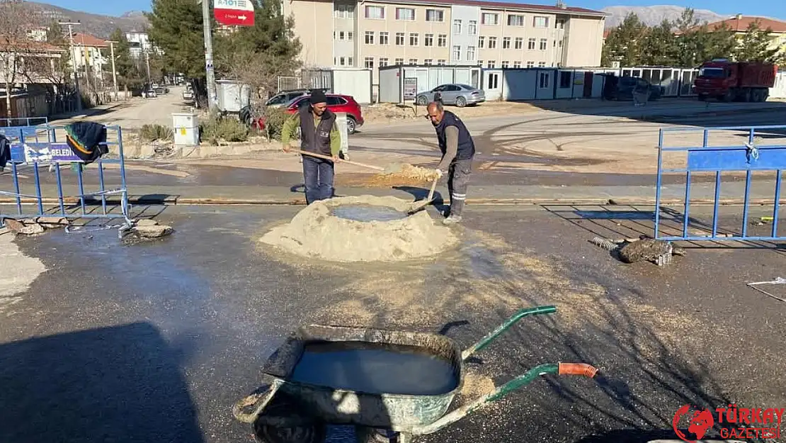 Adıyaman Göblaşı'nda Fen işleri müdürlüğü ekipleri çalışmalarını sürdürüyor