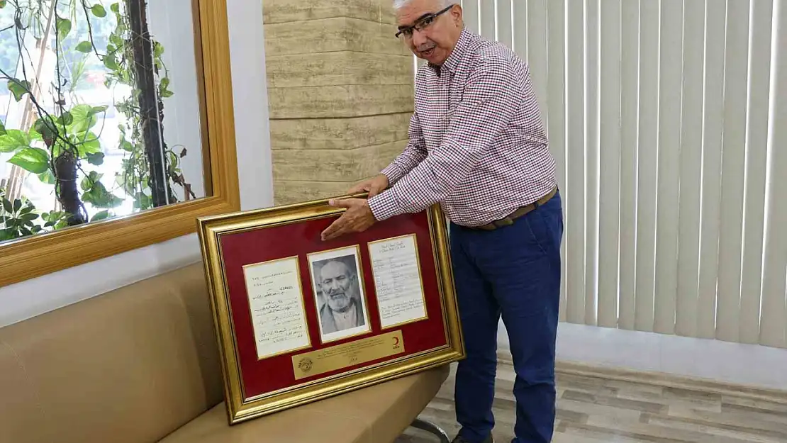 Filistin'de esir düşen dedesinin 107 yıllık mektubuna ulaştı