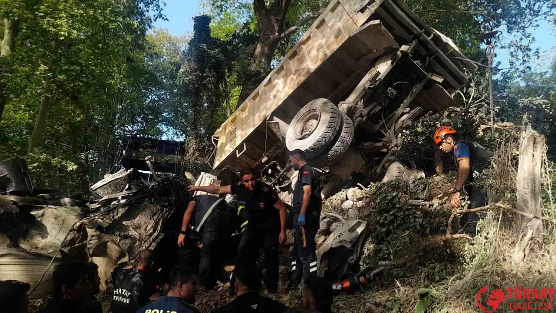 Freni patlayan hafriyat kamyonu dehşet saçtı: 1 ölü, 1 yaralı