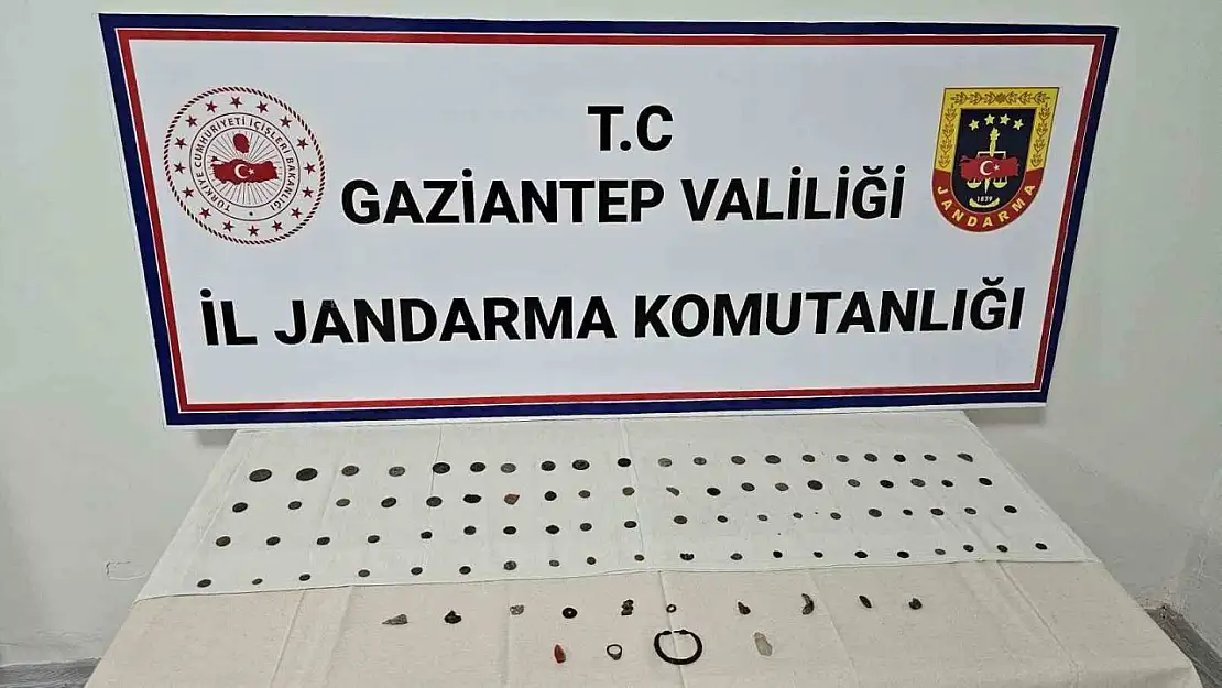 Gaziantep'te tarihi eser operasyonu: 80 sikke ve 14 metal obje ele geçirildi