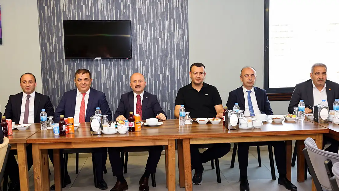 Genel Sekreter Işık'a veda yemeği