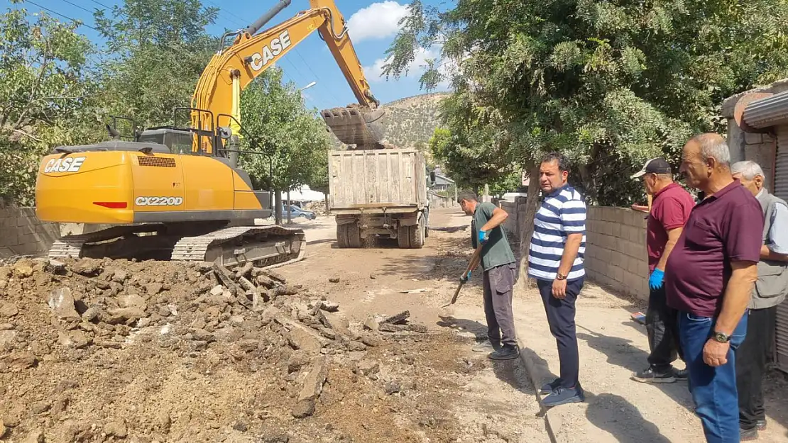 Gölbaşı Belediyesi Kurugeçit Caddesinde onarım ve bakım çalışması başlattı