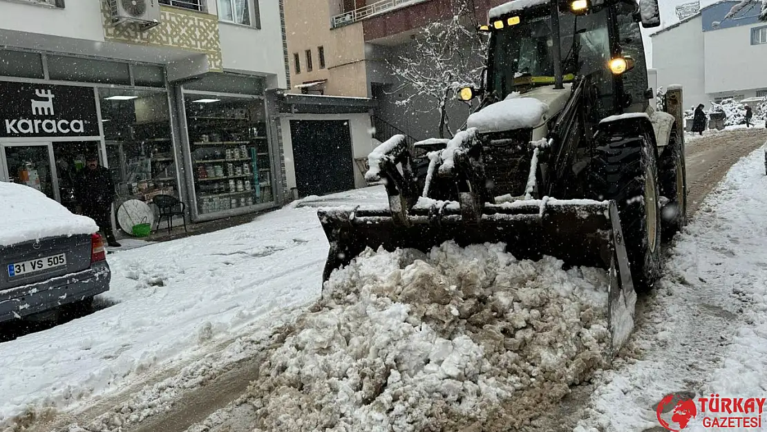 Gölbaşı belediyesinden kar mesaisi