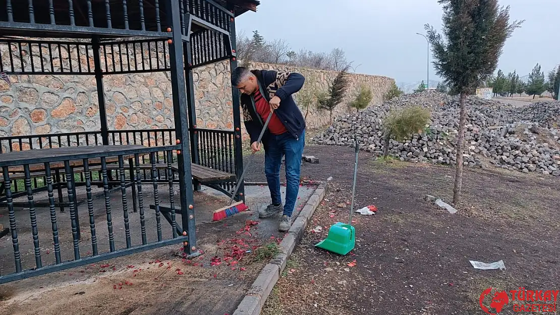 Gölbaşı belediyesinden parklarda temizlik çalışması