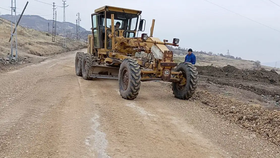 Adıyaman Gölbaşı ilçesinde yollar onarılıyor