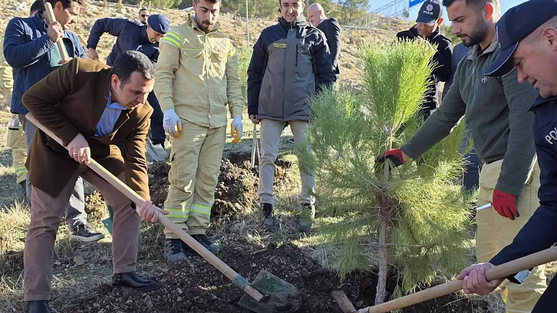 Gölbaşı'nda hatıra ormanı oluşturuldu: Ormanda 500 adet fidan toprakla buluştu