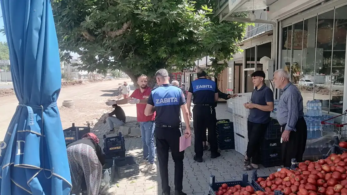 Gölbaşı'nda Kaldırım işgali uyarısına uymayan esnaflara ceza kesildi