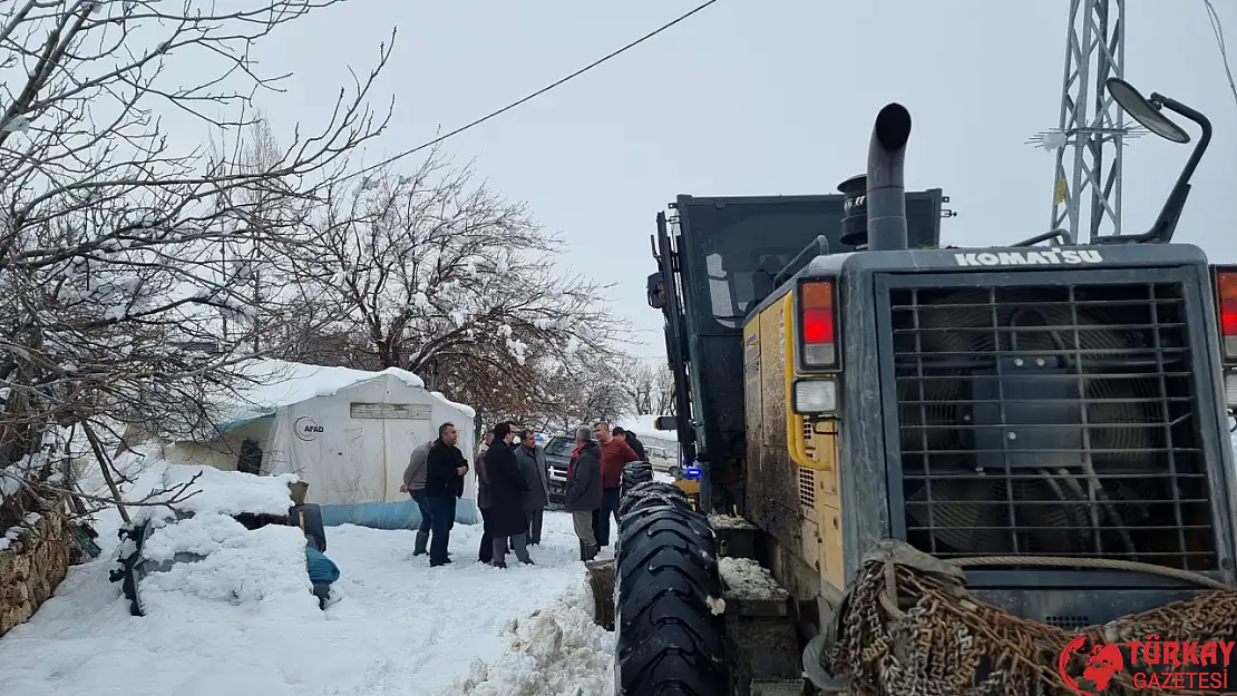 Gölbaşı'nda karla mücadele çalışmaları aralıksız sürüyor