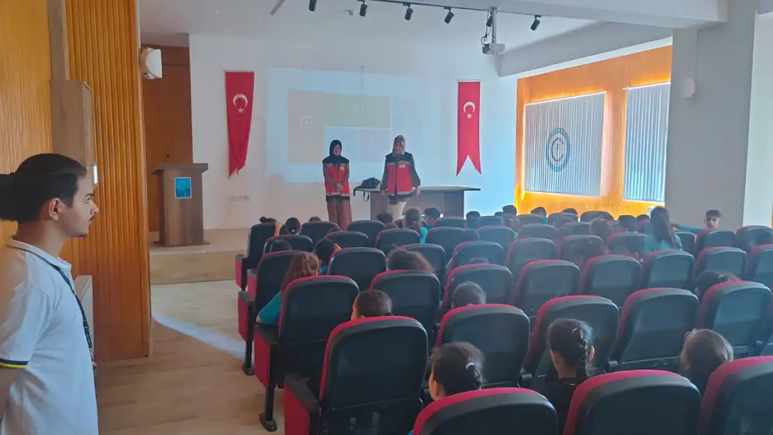 Gölbaşı'nda öğrencilere Gıda üzerine eğitim verildi 