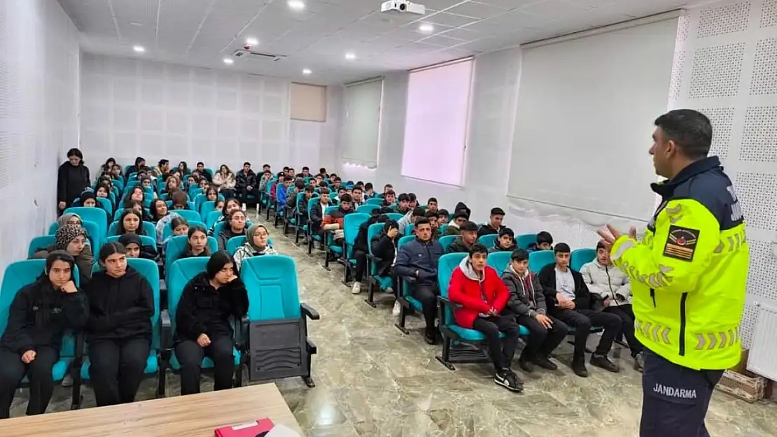 Gölbaşı'nda öğrencilere yönelik trafik eğitim semineri