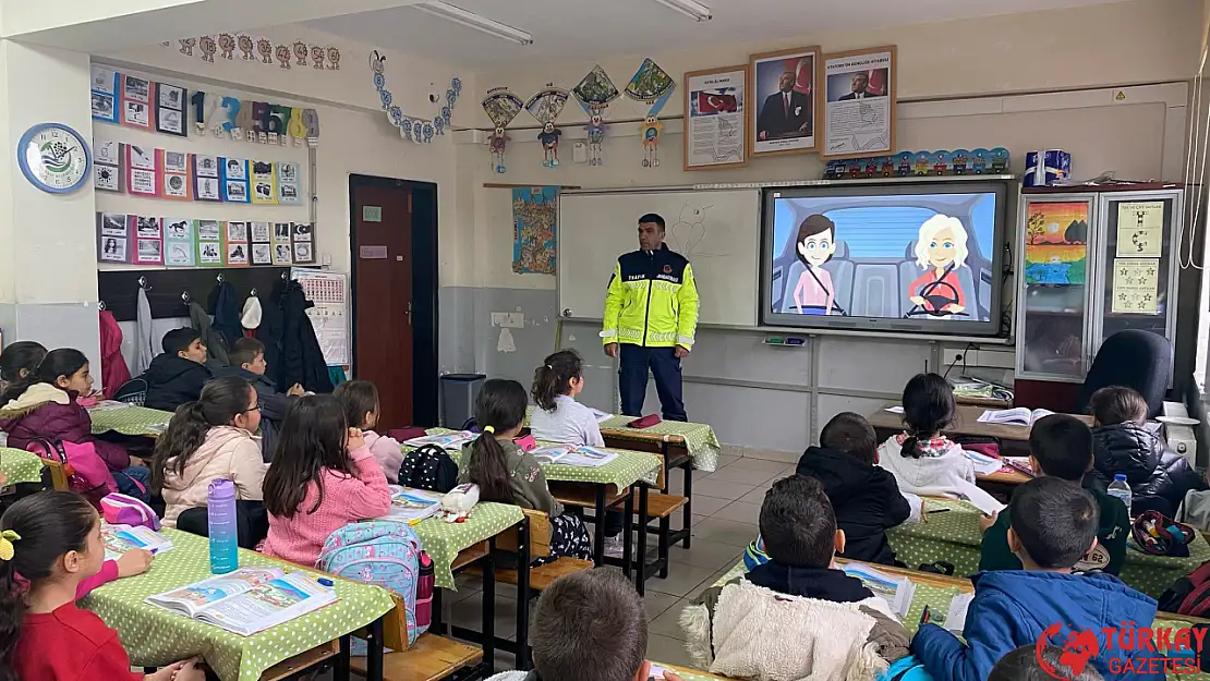 Gölbaşı'nda öğrencilere yönelik trafik eğitim semineri