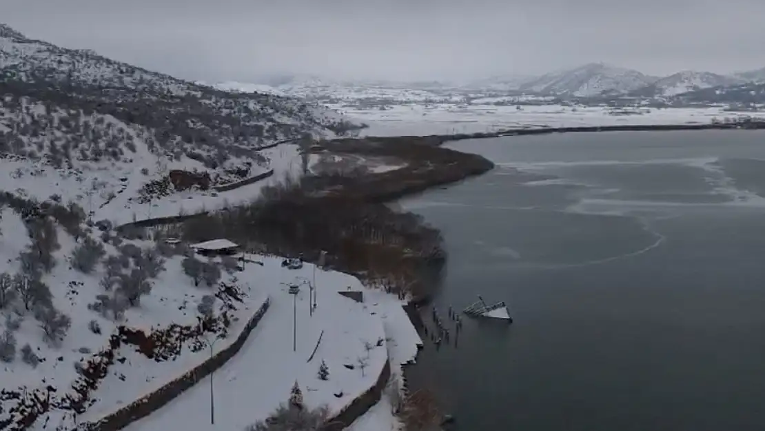 Gölbaşı'nda Yıllar Sonra Göl Yüzeyi Buz Tuttu