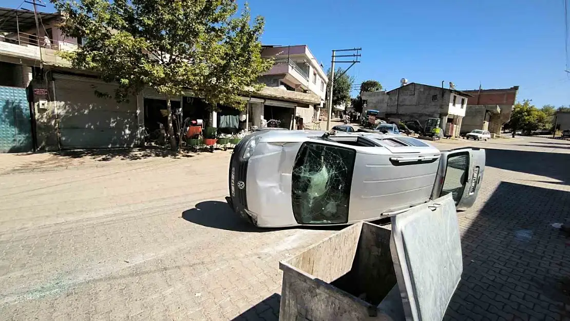 Adıyaman Gölbaşı'nda hafif ticari araç takla attı