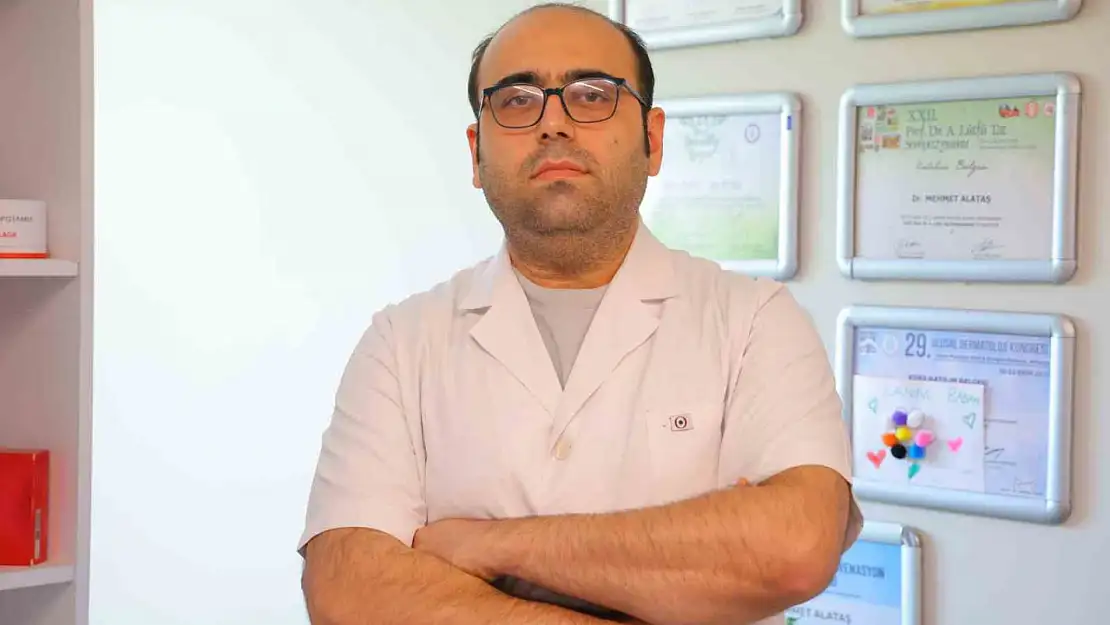 Hastaneye gitti, karnına yapışan kene ile karşılaştı
